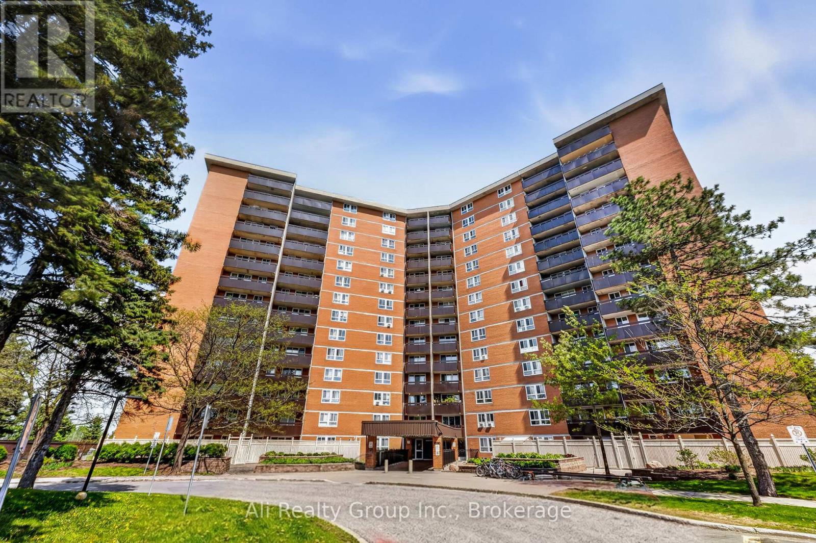 1218 - 2020 JASMINE CRESCENT, Ottawa, Ontario