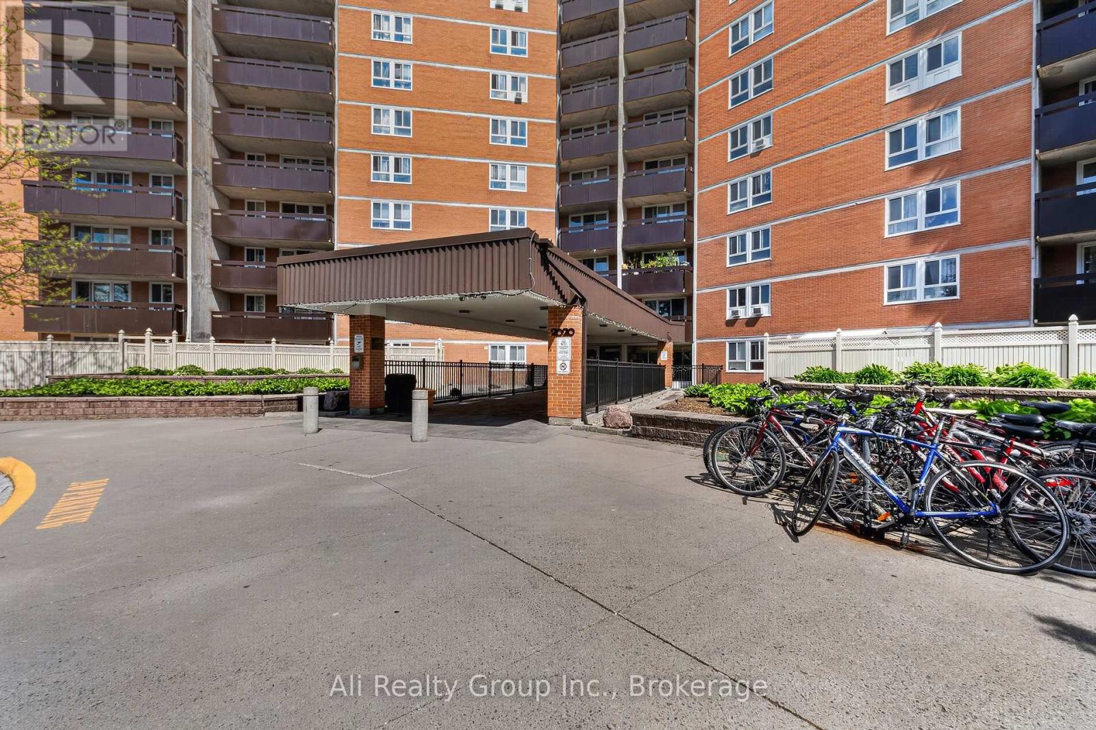1218 - 2020 Jasmine Crescent, Ottawa, Ontario  K1J 8K5 - Photo 2 - X13225588