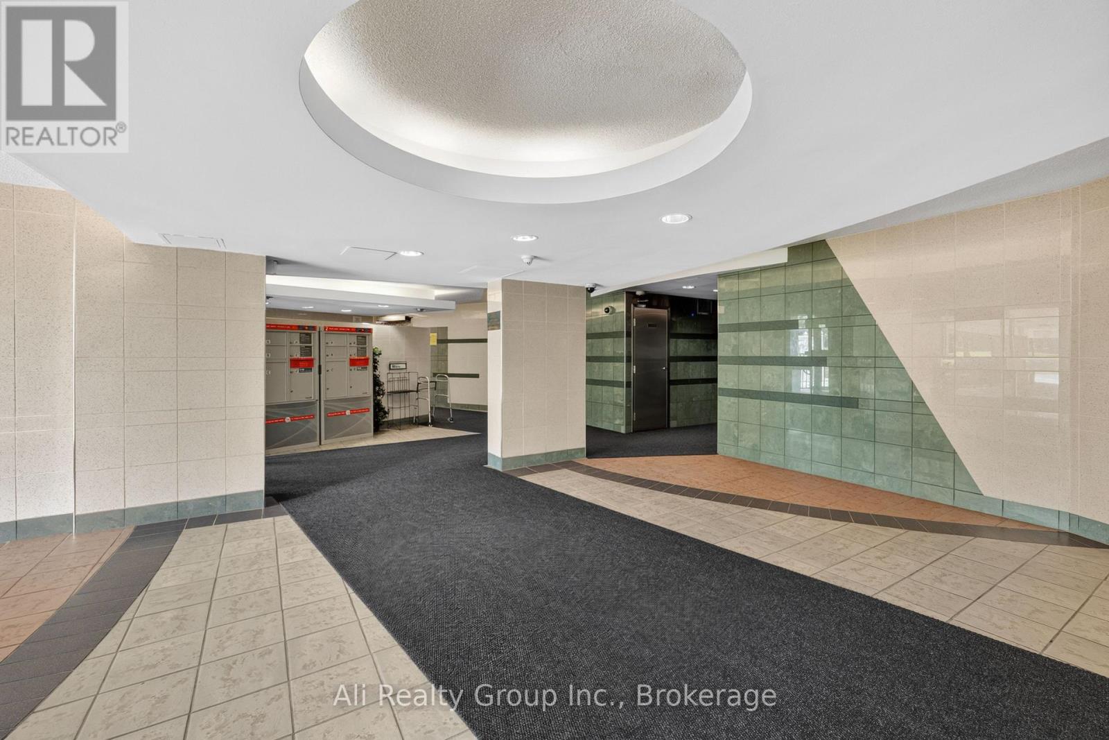 1218 - 2020 Jasmine Crescent, Ottawa, Ontario  K1J 8K5 - Photo 4 - X13225588