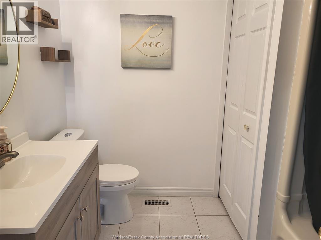 2324 Lamont Street, Windsor, Ontario  N9E 4X3 - Photo 10 - 26012751