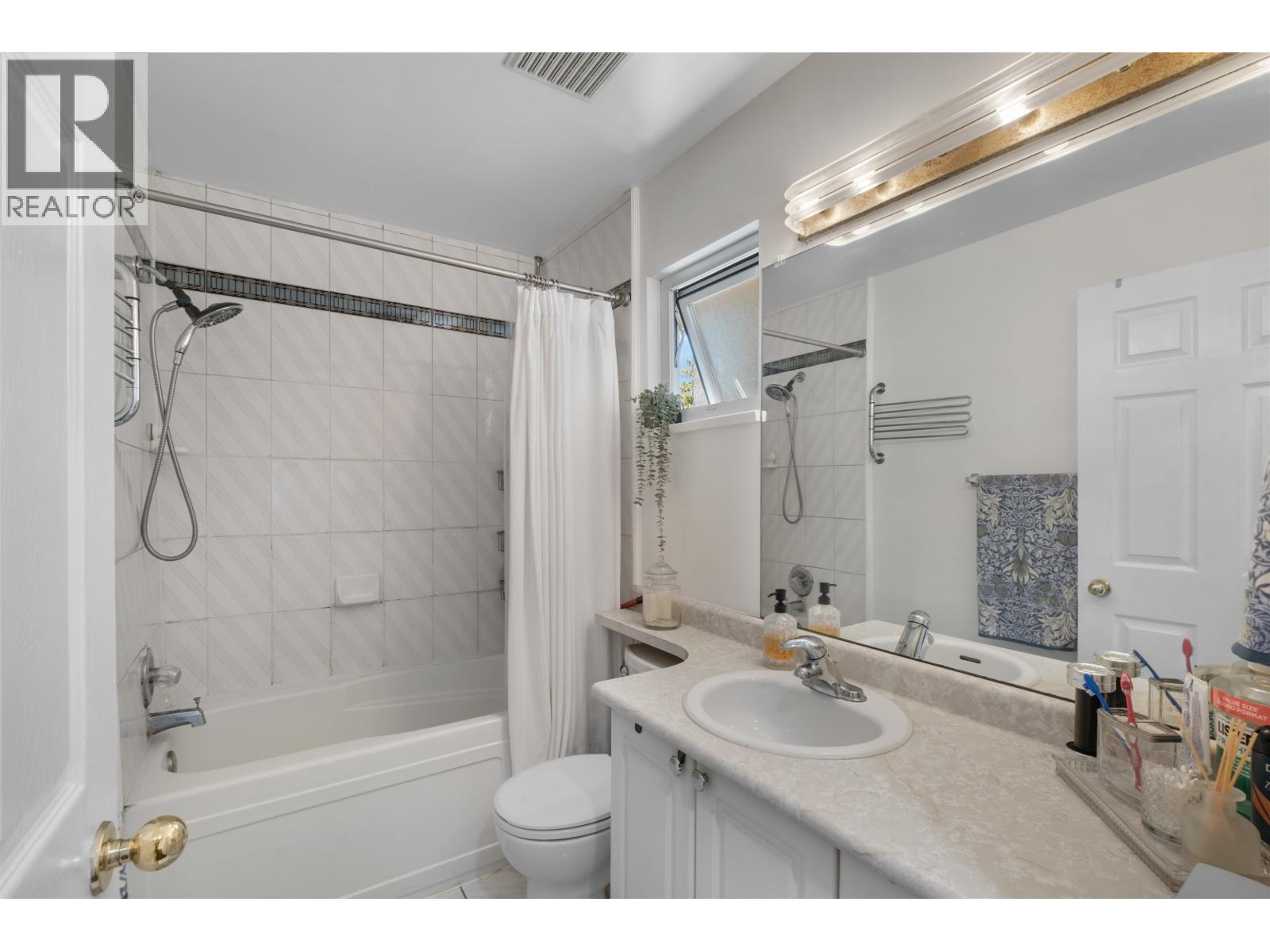 230 St. Patricks Avenue, North Vancouver, British Columbia  V7L 3N4 - Photo 12 - R3130683