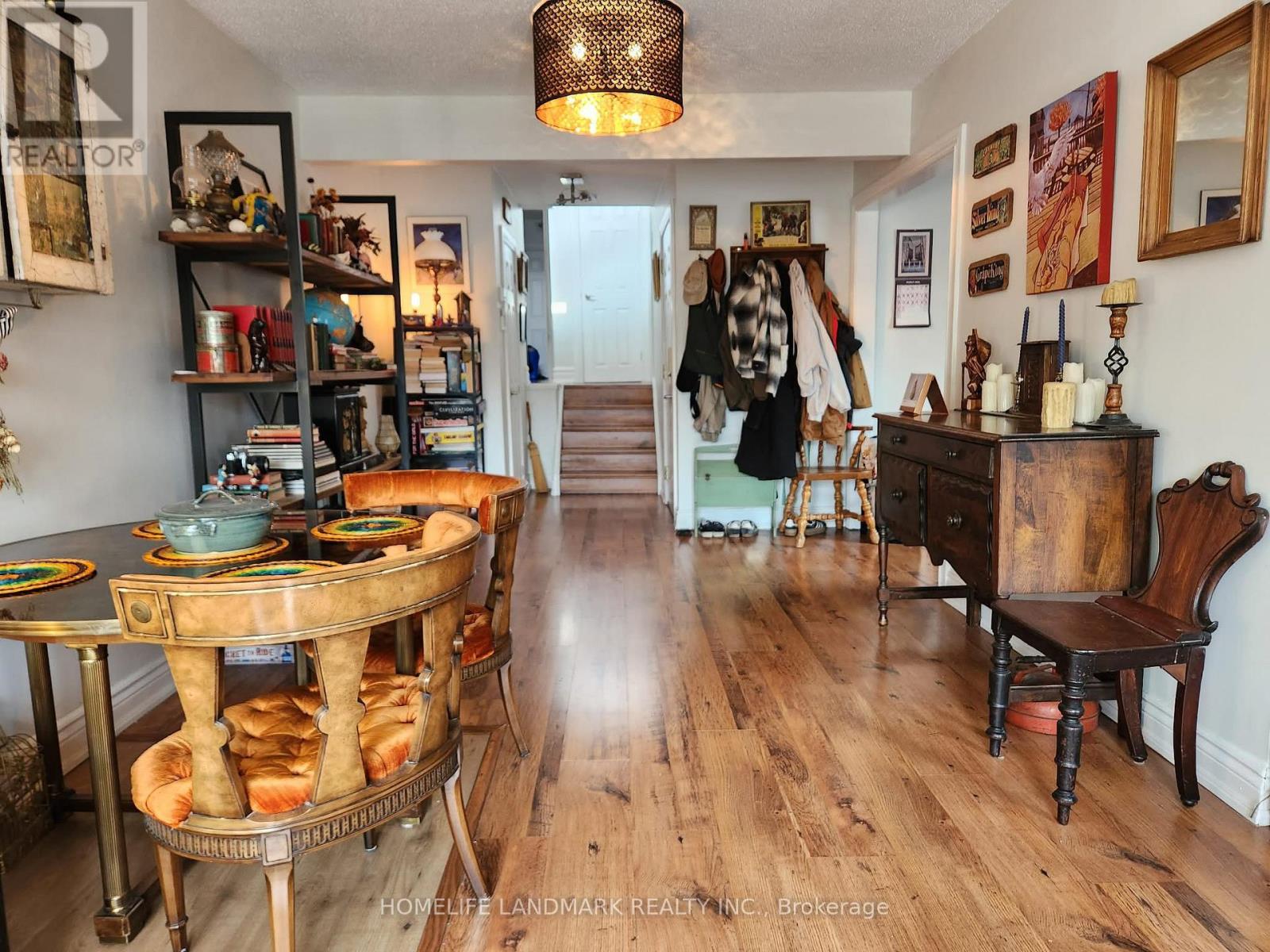 Upper - 213 Kenilworth Avenue, Toronto, Ontario  M4L 3S7 - Photo 4 - E13036614