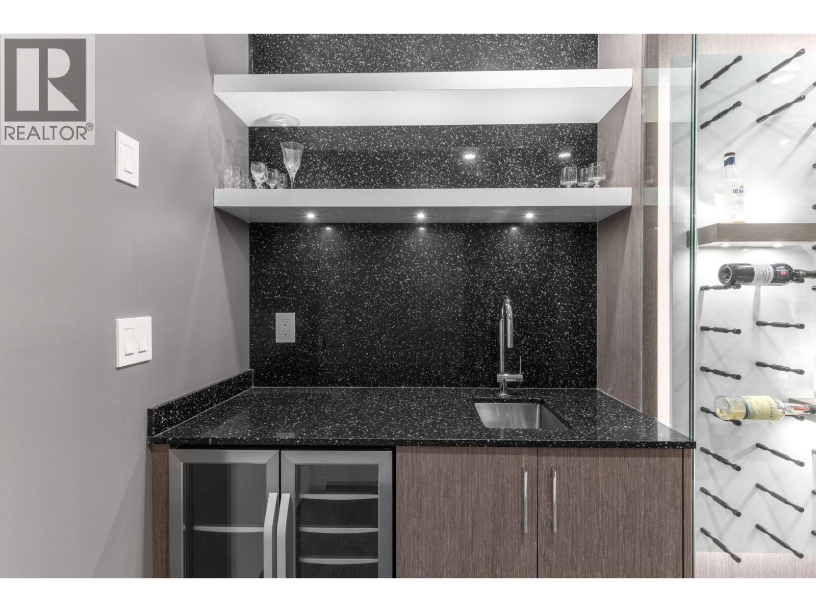 929 Canyon Boulevard, North Vancouver, British Columbia  V7R 2J9 - Photo 26 - R3130702