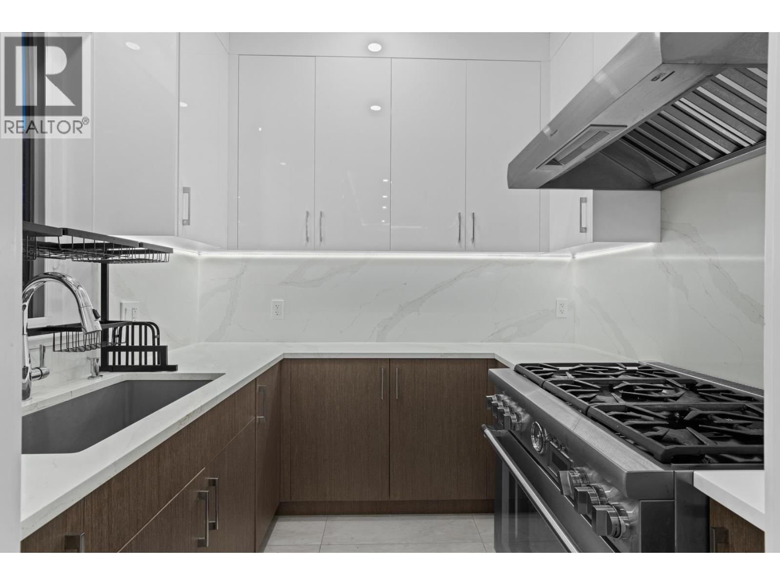 929 Canyon Boulevard, North Vancouver, British Columbia  V7R 2J9 - Photo 5 - R3130702