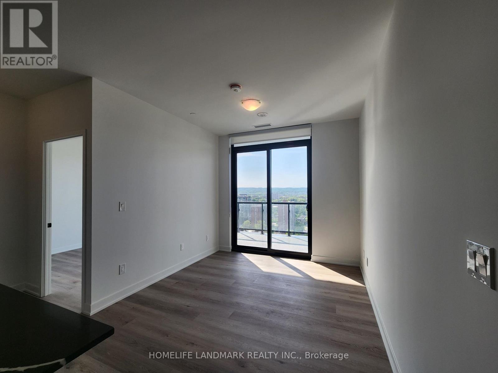 2201 - 2075 Lakeshore Road, Burlington, Ontario  L7R 0H3 - Photo 2 - W13224852