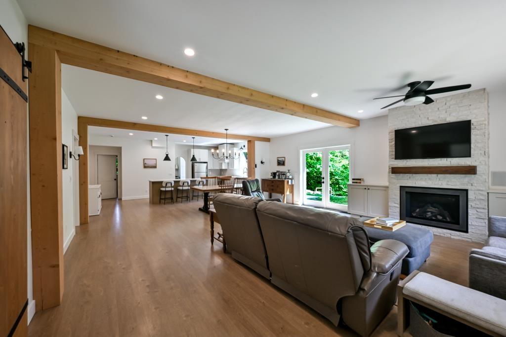 9933 Watt Street, Mission, British Columbia  V2V 0B6 - Photo 3 - R3129985