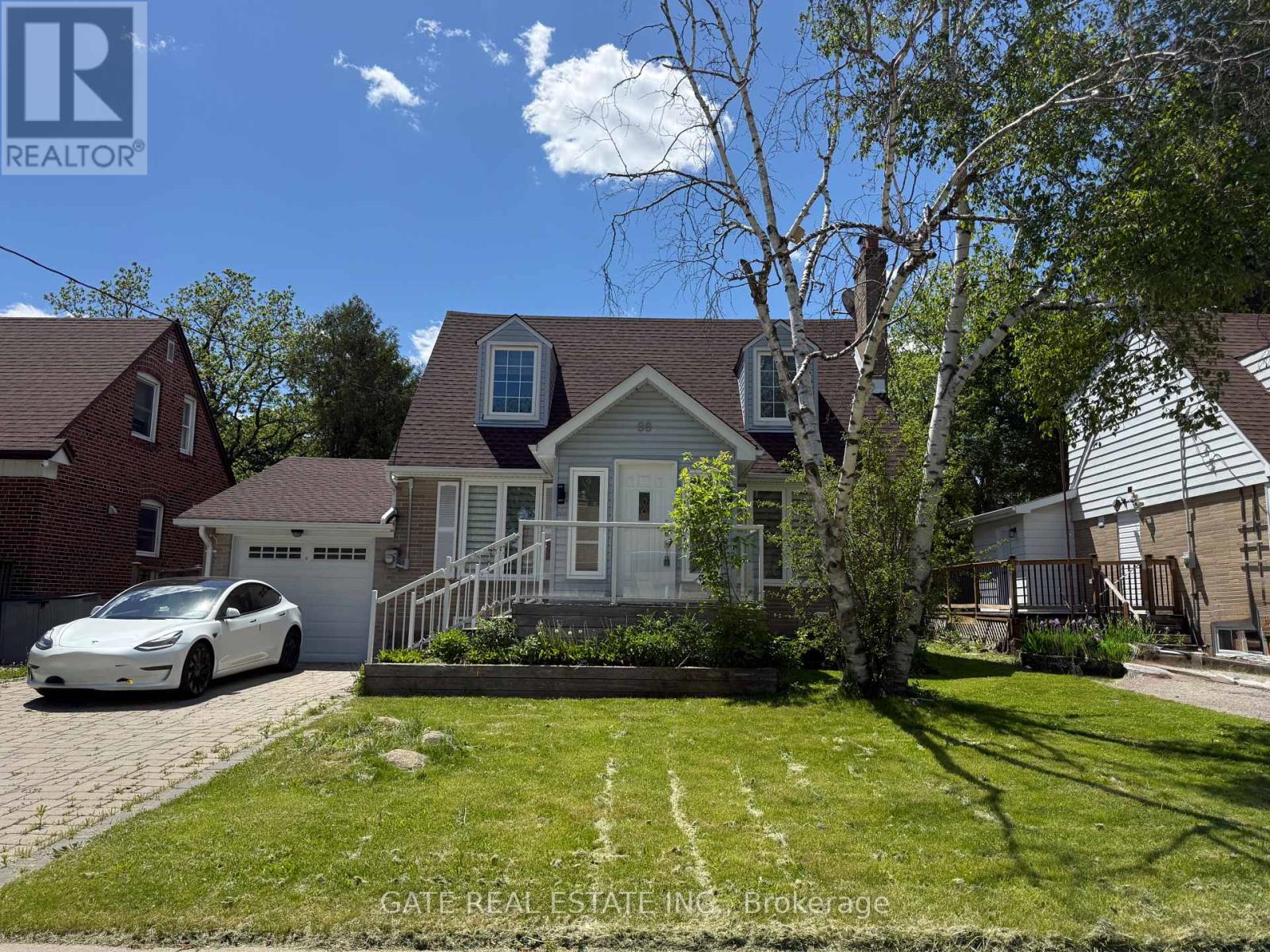 88 LAWRENCE AVENUE, Richmond Hill, Ontario