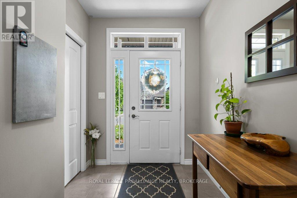 1560 Davenport Crescent, Kingston, Ontario K7P 0H7 - Photo 3 - X13222318
