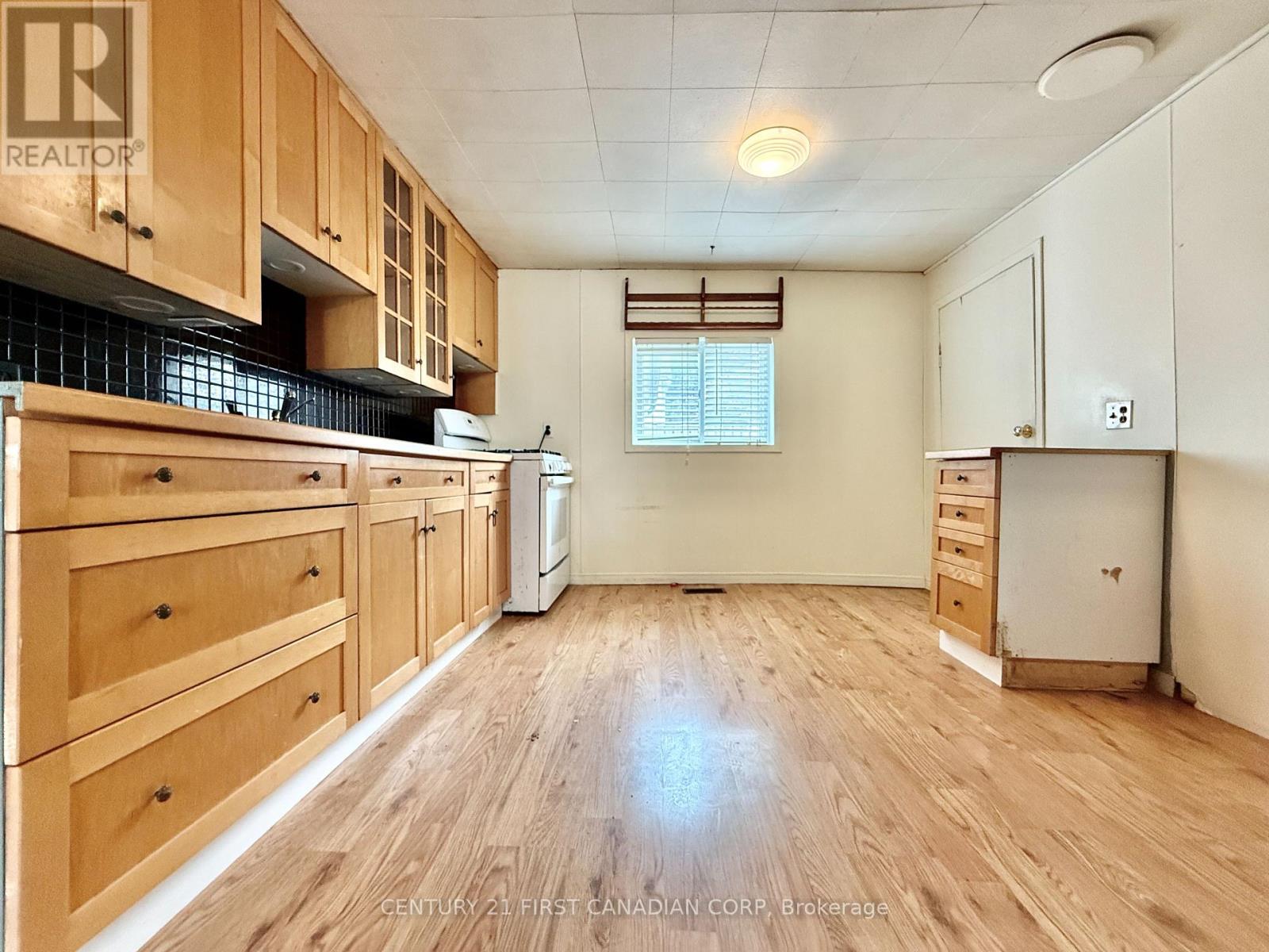3 Ward Street N, Lambton Shores, Ontario  N0M 1B0 - Photo 3 - X13225650