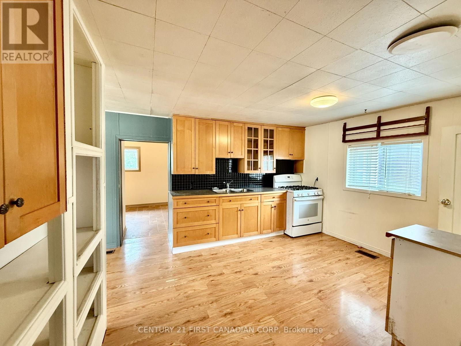 3 Ward Street N, Lambton Shores, Ontario  N0M 1B0 - Photo 4 - X13225650