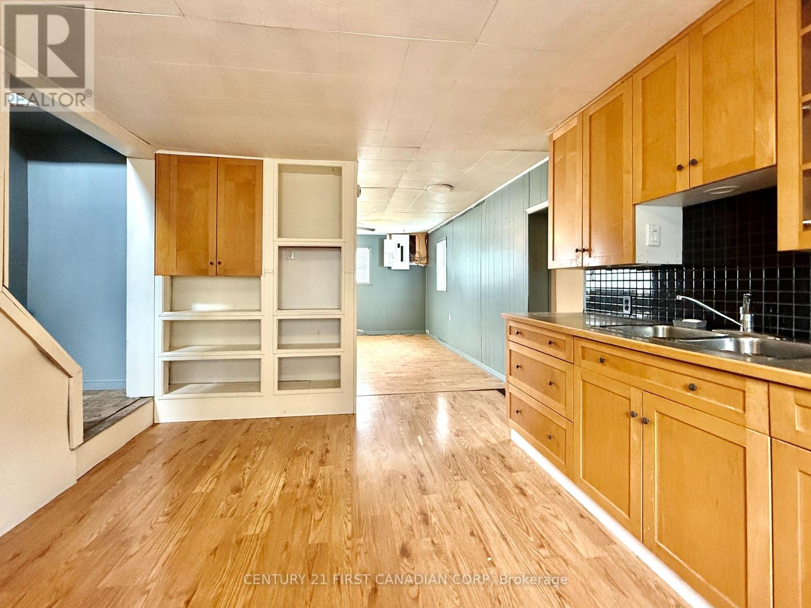 3 Ward Street N, Lambton Shores, Ontario  N0M 1B0 - Photo 6 - X13225650