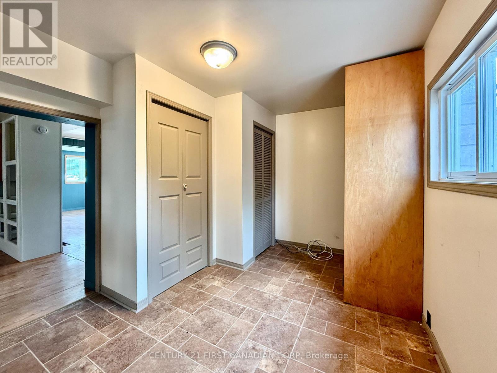 3 Ward Street N, Lambton Shores, Ontario  N0M 1B0 - Photo 7 - X13225650