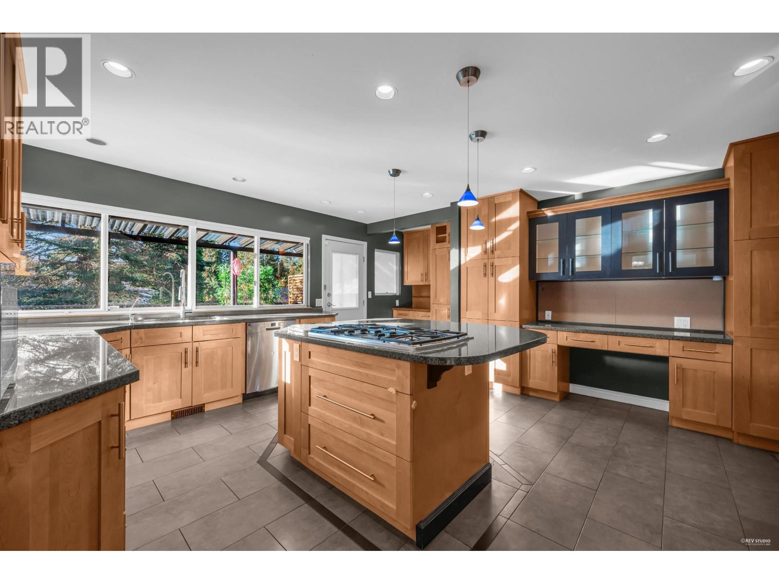 310 Macbeth Crescent, West Vancouver, British Columbia  V7T 1V7 - Photo 9 - R3130521