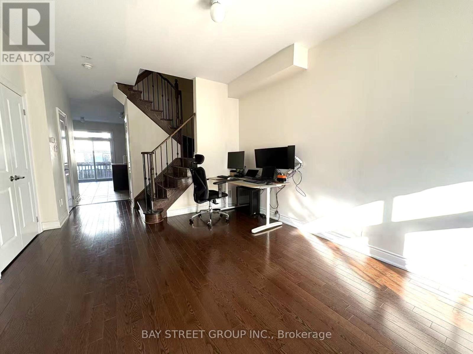 9 Strawflower Mews, Toronto, Ontario  M2N 0E8 - Photo 2 - C13225280