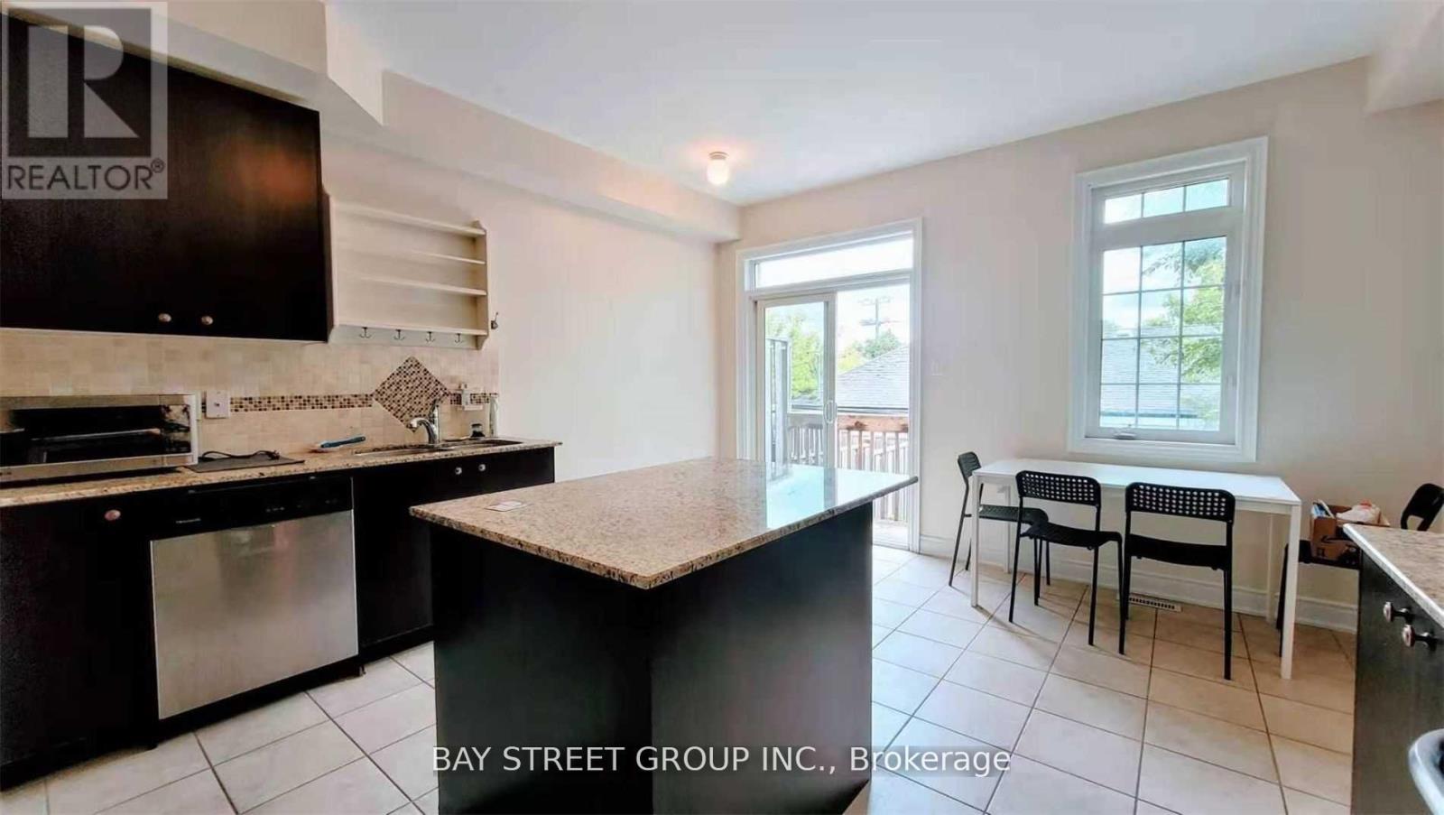 9 Strawflower Mews, Toronto, Ontario  M2N 0E8 - Photo 5 - C13225280