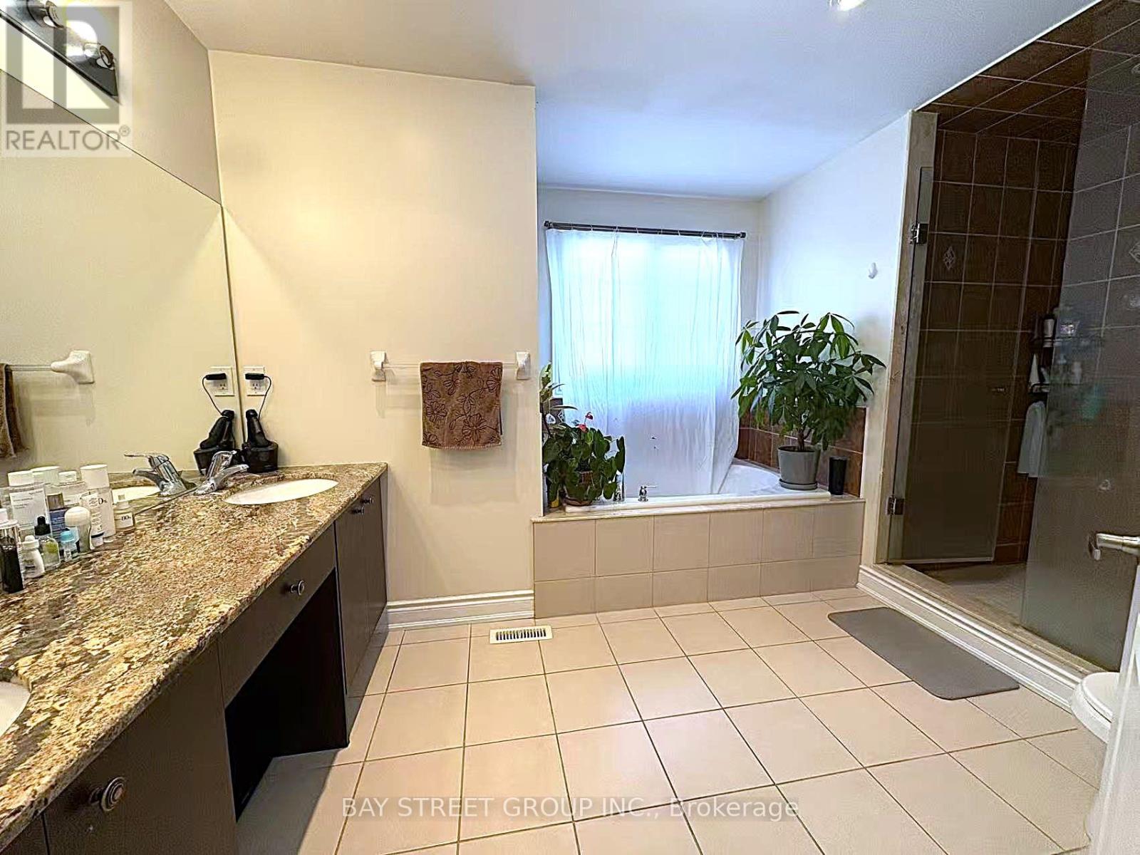 9 Strawflower Mews, Toronto, Ontario  M2N 0E8 - Photo 8 - C13225280