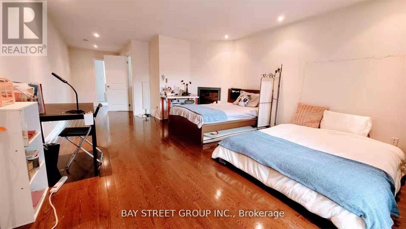 9 Strawflower Mews, Toronto, Ontario  M2N 0E8 - Photo 7 - C13225280