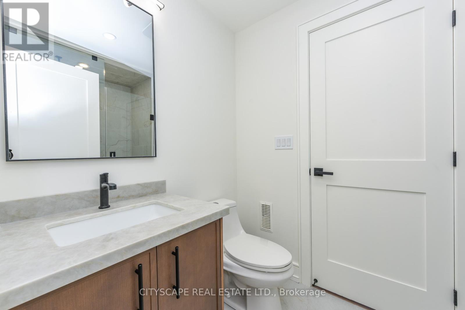 956 Fourth Street, Mississauga, Ontario  L5E 1J9 - Photo 47 - W13223068