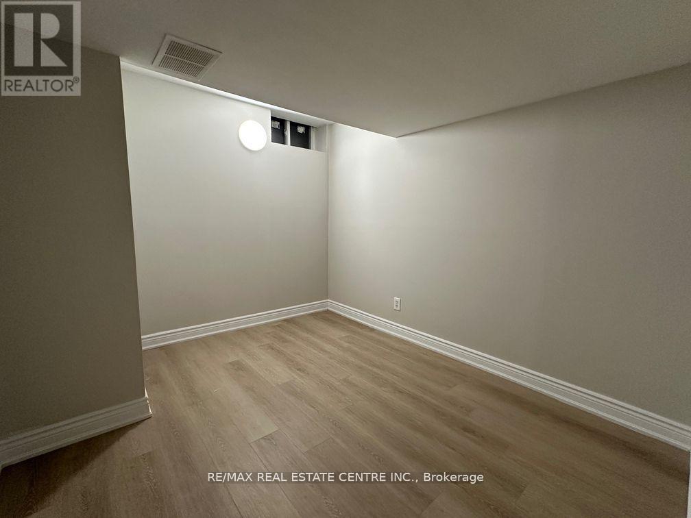 Bsmt - 5418 Loonlake Avenue, Mississauga, Ontario  L5V 2E1 - Photo 14 - W13225630