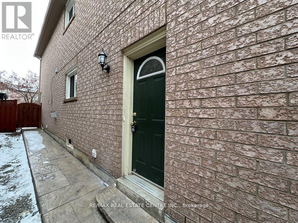 Bsmt - 5418 Loonlake Avenue, Mississauga, Ontario  L5V 2E1 - Photo 3 - W13225630