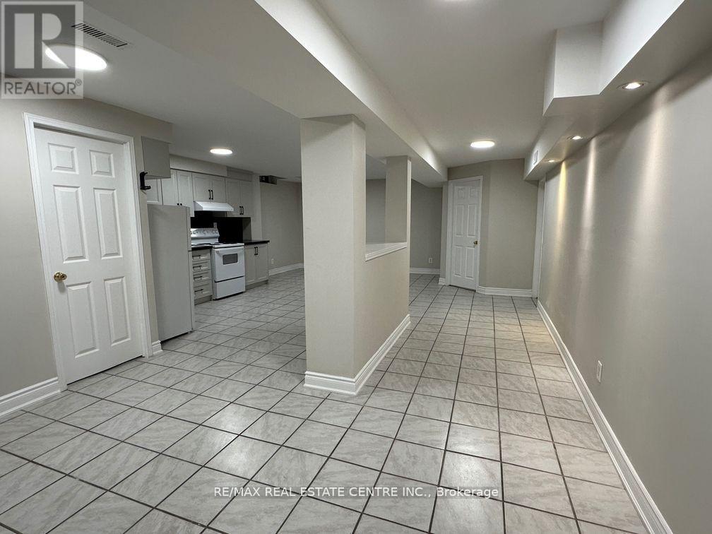 Bsmt - 5418 Loonlake Avenue, Mississauga, Ontario  L5V 2E1 - Photo 6 - W13225630