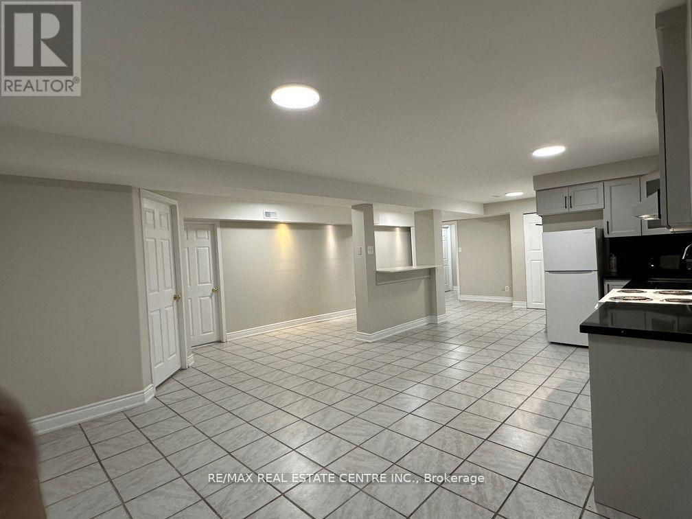 Bsmt - 5418 Loonlake Avenue, Mississauga, Ontario  L5V 2E1 - Photo 8 - W13225630