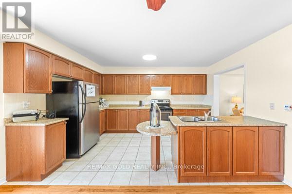 100 Tomabrook Crescent, Brampton, Ontario  L6R 0V5 - Photo 19 - W13225676