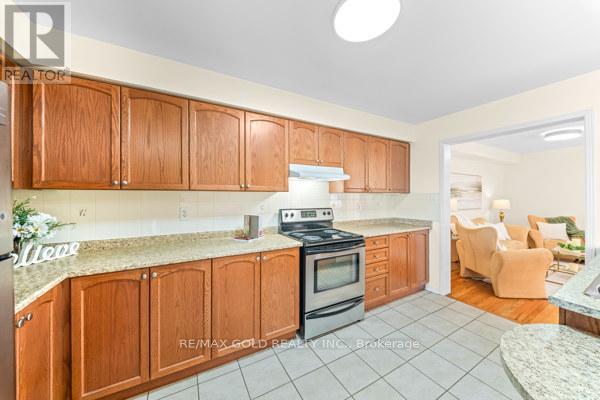 100 Tomabrook Crescent, Brampton, Ontario  L6R 0V5 - Photo 20 - W13225676