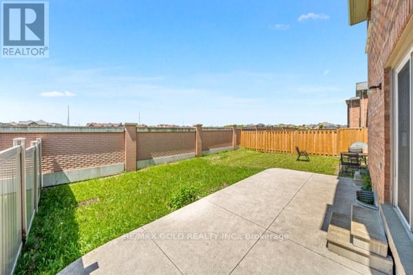 100 Tomabrook Crescent, Brampton, Ontario  L6R 0V5 - Photo 37 - W13225676