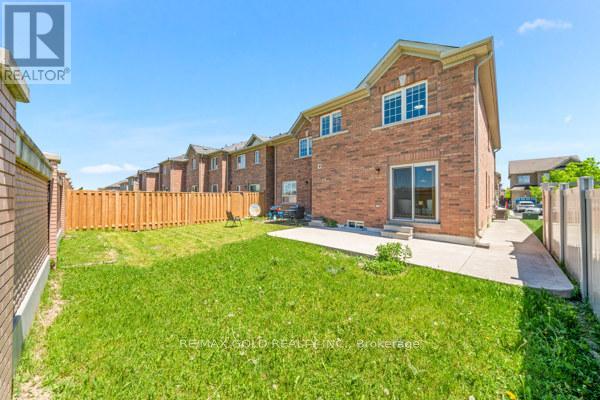 100 Tomabrook Crescent, Brampton, Ontario  L6R 0V5 - Photo 38 - W13225676