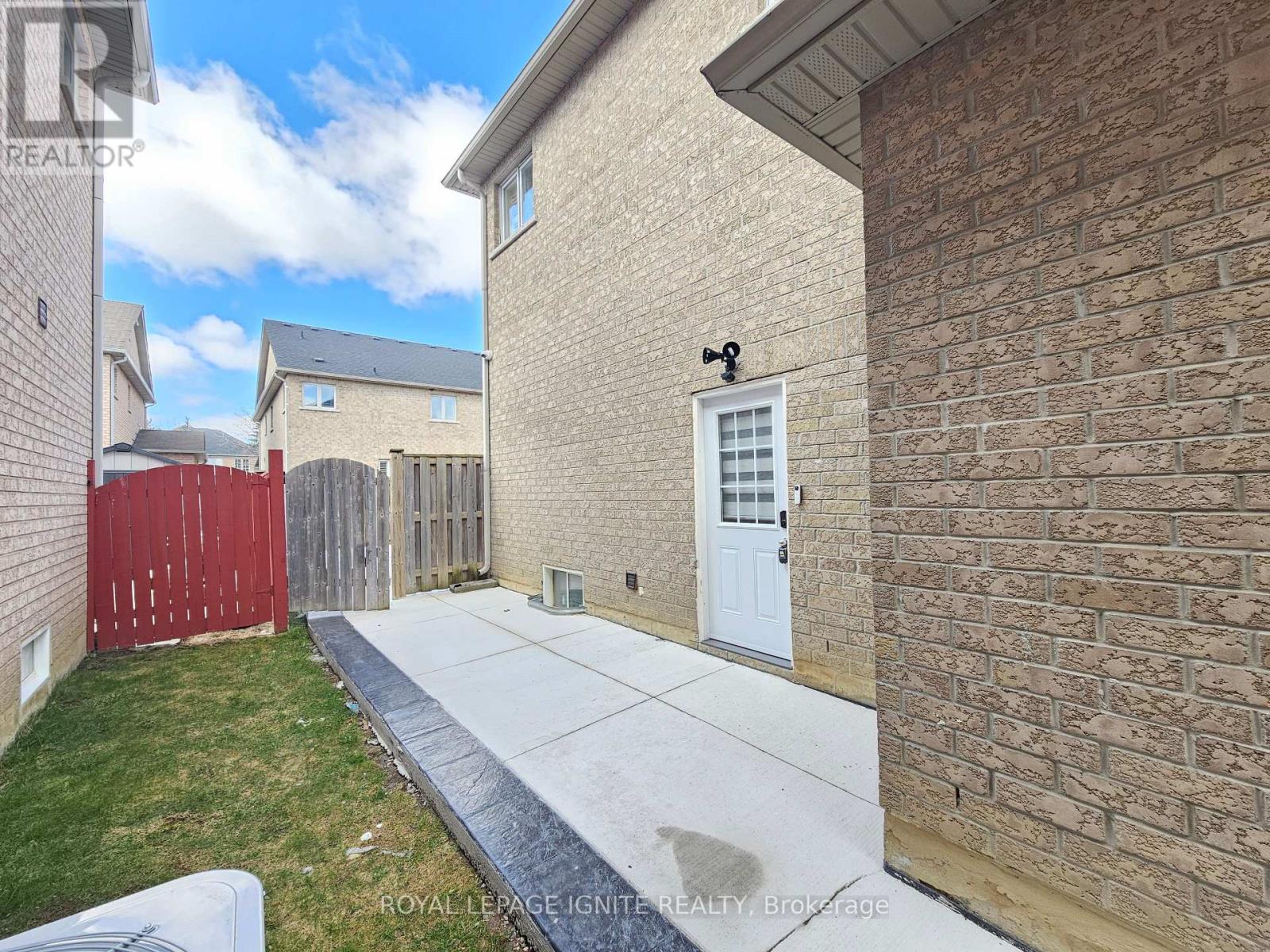 6 Timmins Street, Brampton, Ontario  L6R 0S5 - Photo 2 - W13225680