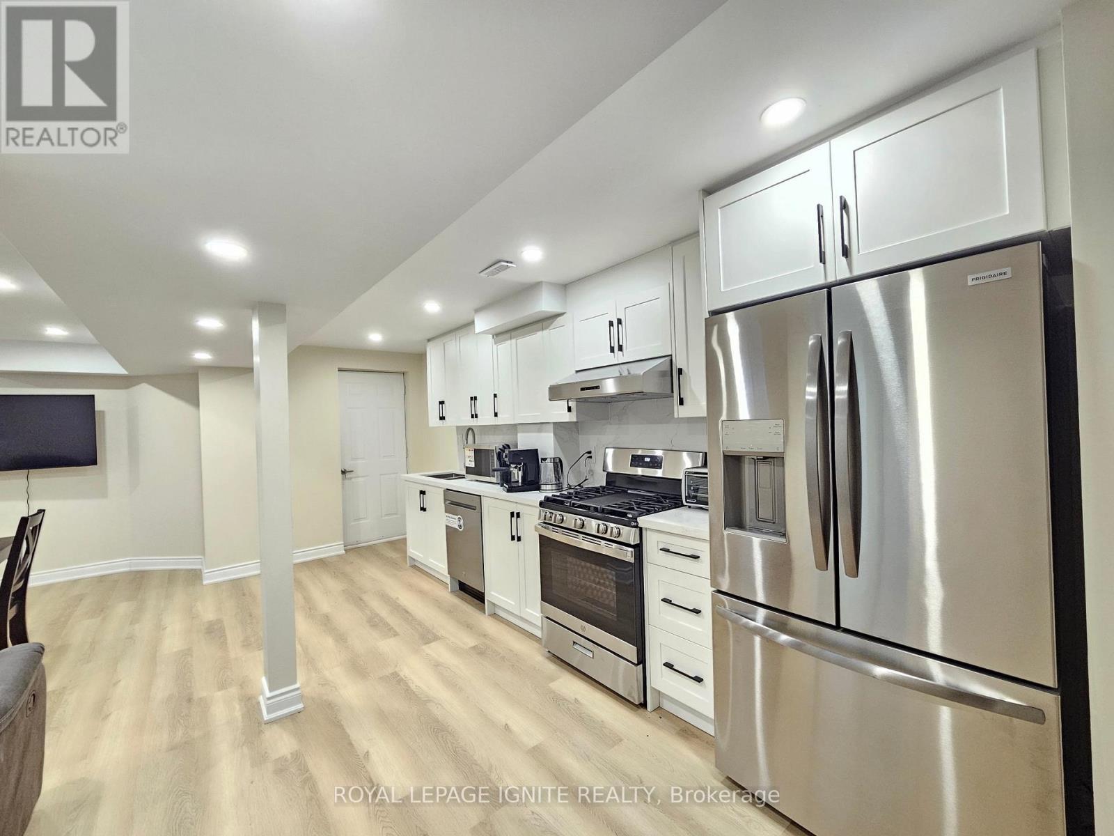 6 Timmins Street, Brampton, Ontario  L6R 0S5 - Photo 4 - W13225680