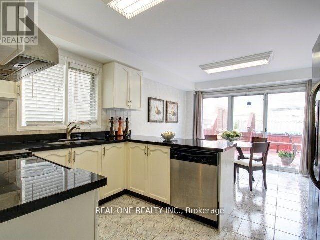 2886 Galleon Crescent, Mississauga, Ontario  L5M 5V1 - Photo 6 - W13225696