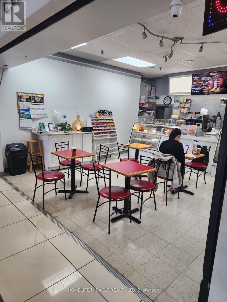 G11 - 2340 Dundas Street W, Toronto, Ontario  M6P 4A9 - Photo 10 - W13225738
