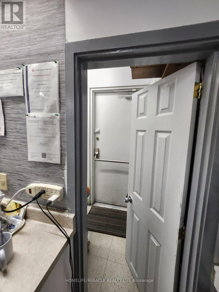 G11 - 2340 Dundas Street W, Toronto, Ontario  M6P 4A9 - Photo 20 - W13225738