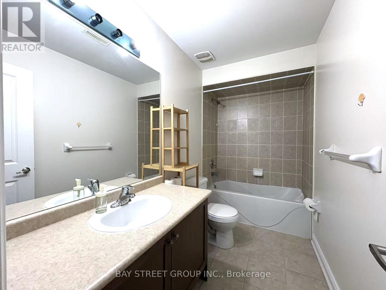 9 Strawflower Mews, Toronto, Ontario  M2N 0E8 - Photo 12 - C13225280