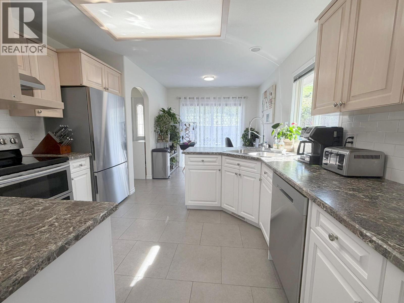 2080 Pacific Way Unit# 33, Kamloops, British Columbia  V1S 1V3 - Photo 4 - 10389607
