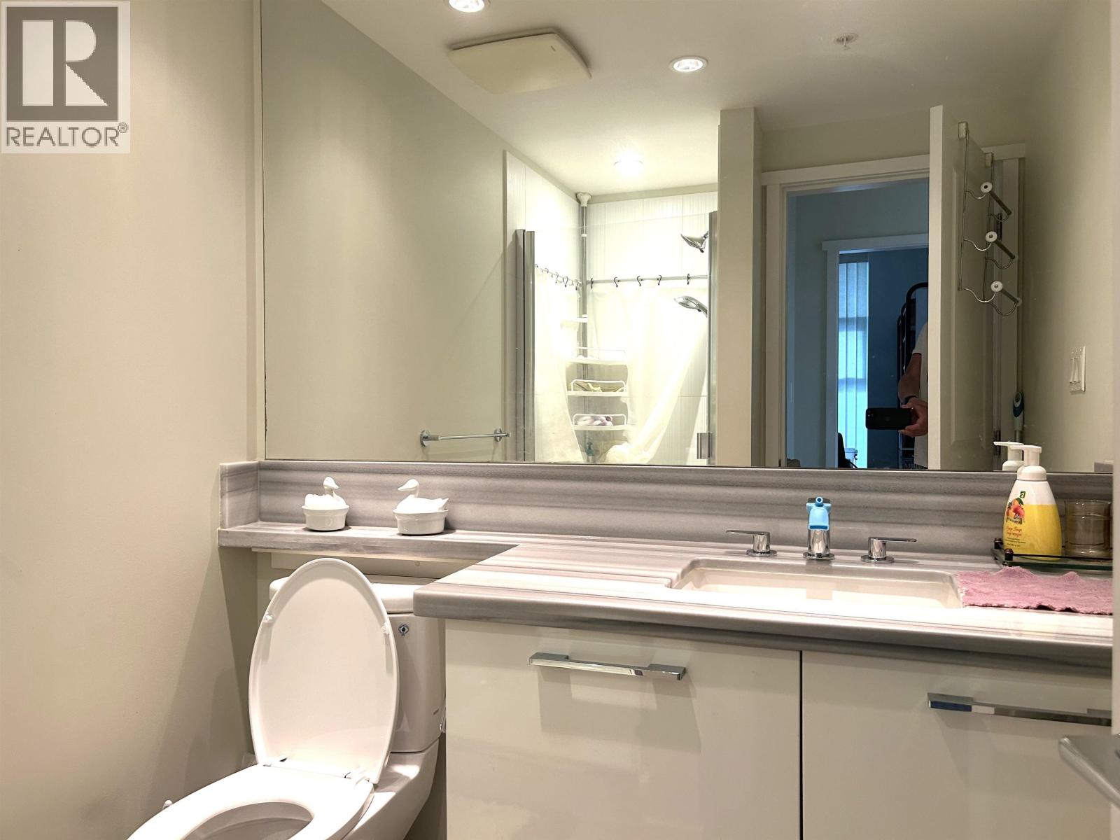 307 3102 Windsor Gate, Coquitlam, British Columbia  V3B 0J3 - Photo 16 - R3130164