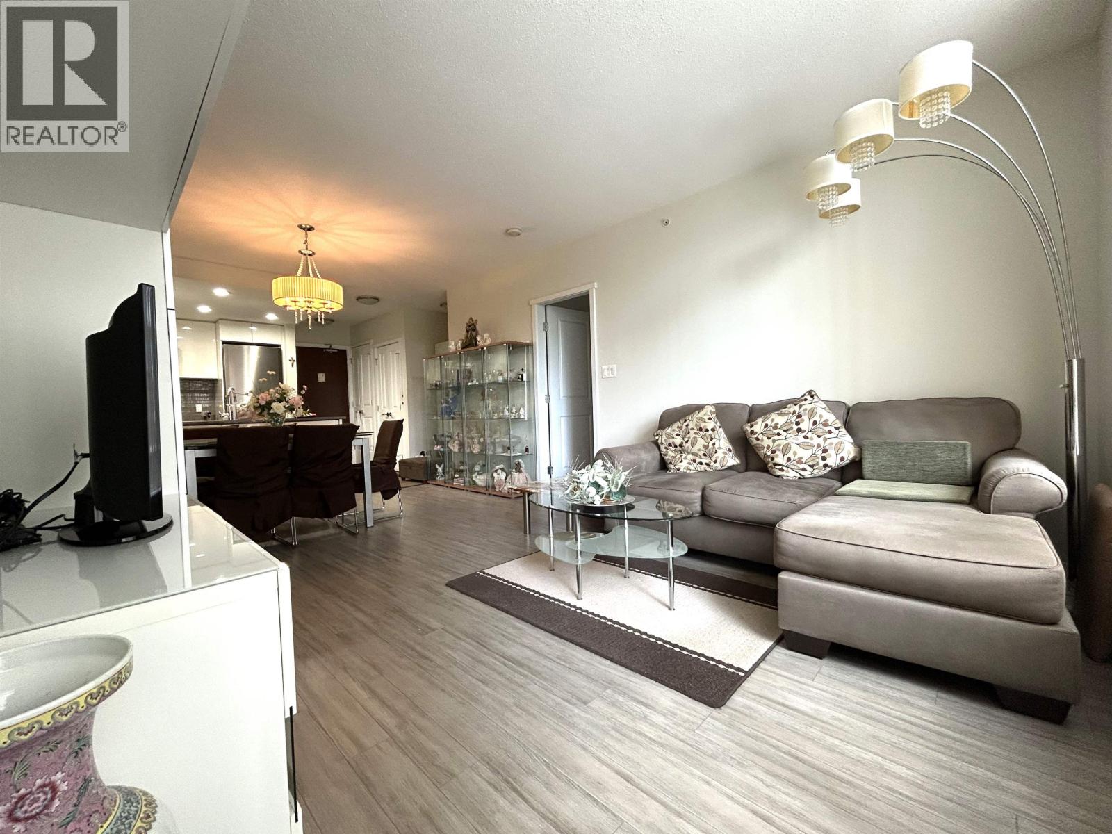 307 3102 Windsor Gate, Coquitlam, British Columbia  V3B 0J3 - Photo 4 - R3130164