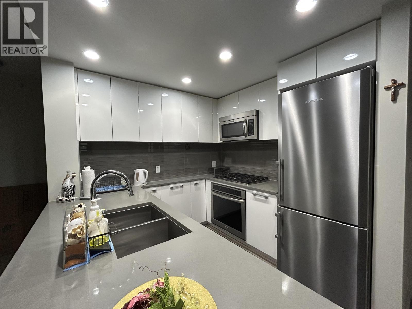 307 3102 Windsor Gate, Coquitlam, British Columbia  V3B 0J3 - Photo 8 - R3130164