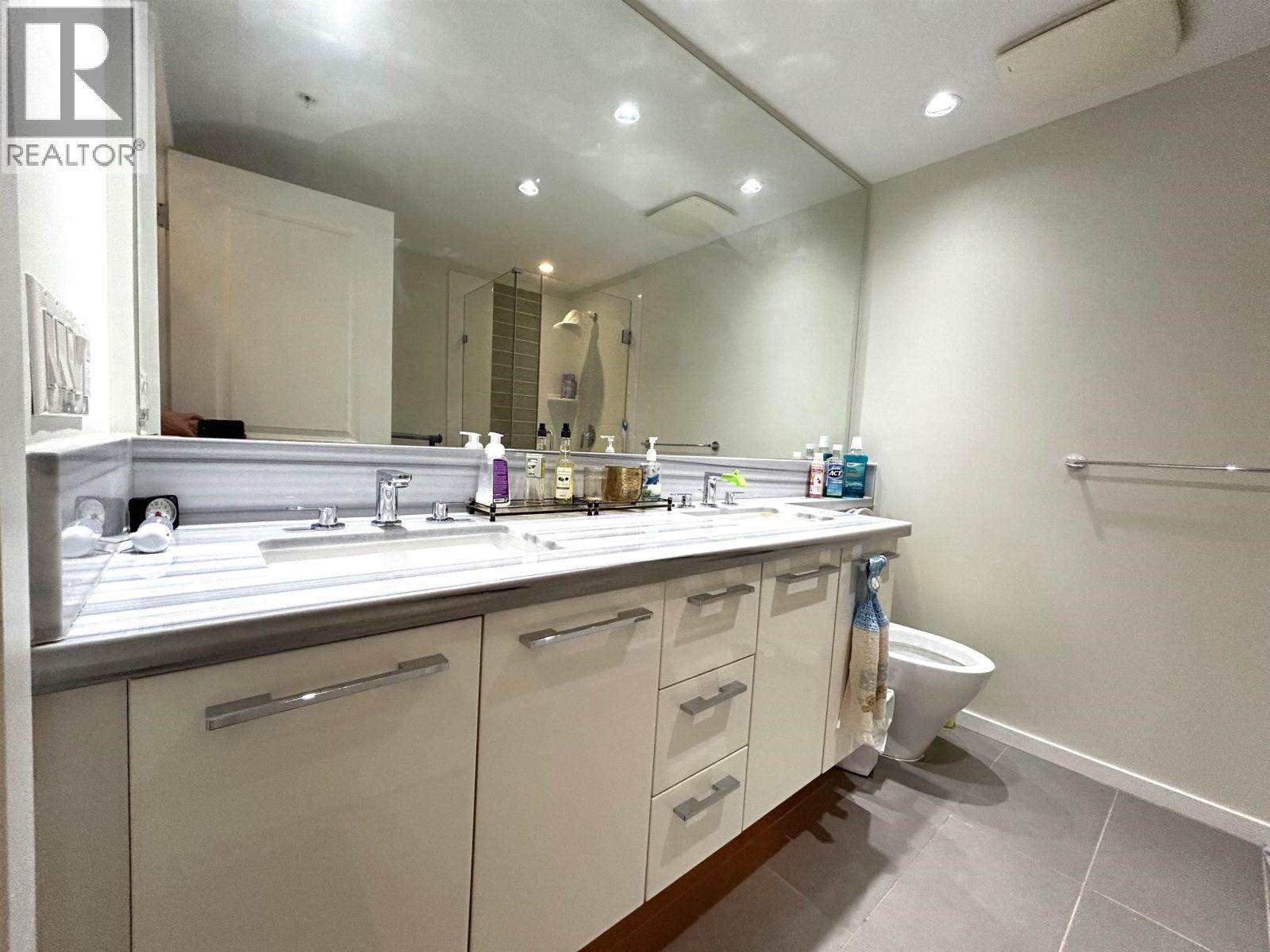 307 3102 Windsor Gate, Coquitlam, British Columbia  V3B 0J3 - Photo 13 - R3130164