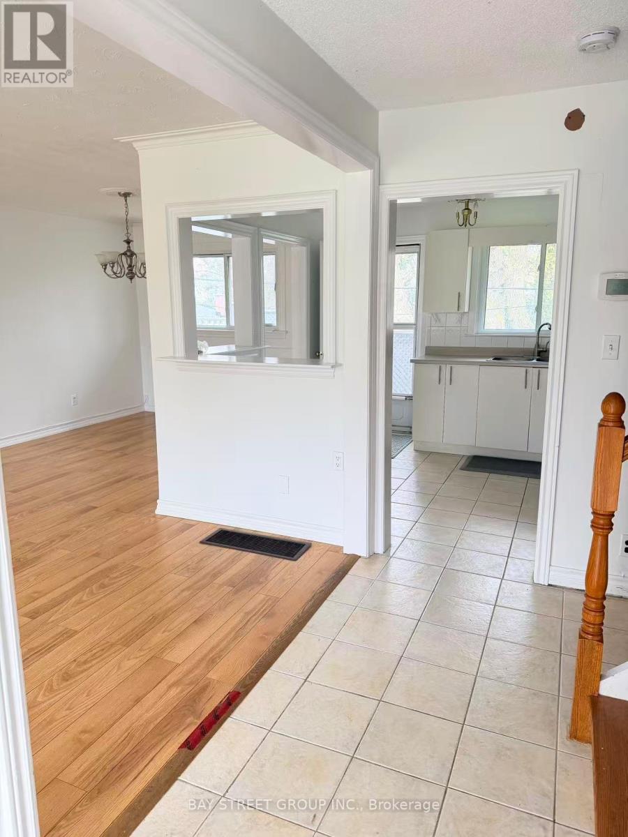 # Upper Unit - 395 Loretta Crescent, Whitchurch-Stouffville, Ontario  L4A 7G3 - Photo 3 - N13225762