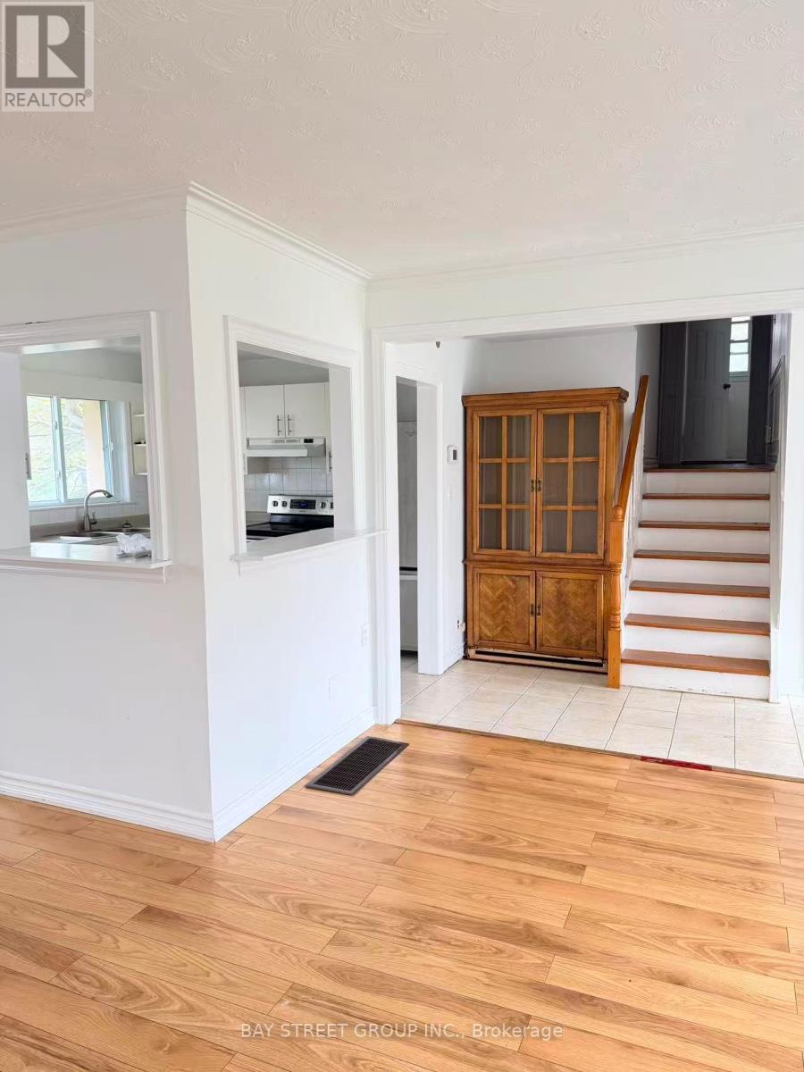 # Upper Unit - 395 Loretta Crescent, Whitchurch-Stouffville, Ontario  L4A 7G3 - Photo 4 - N13225762