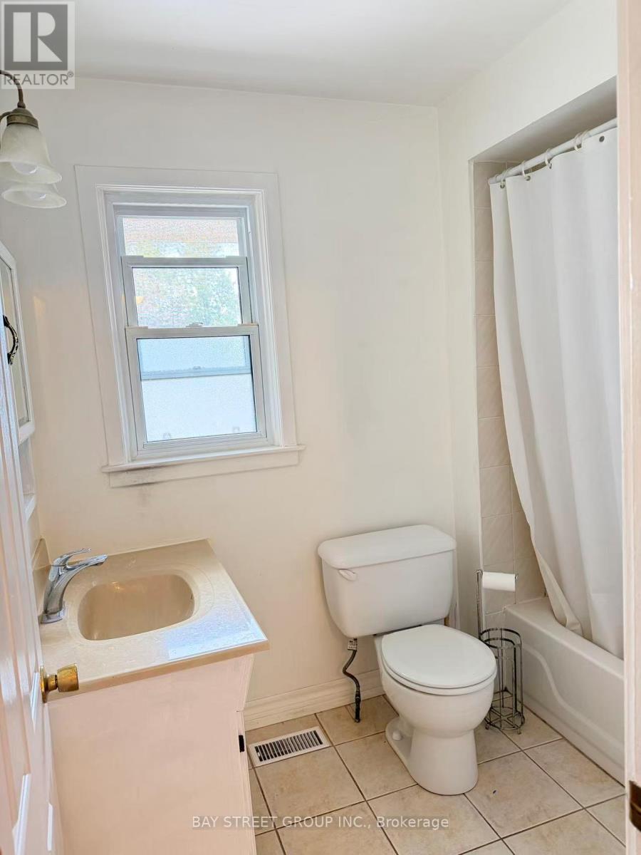 # Upper Unit - 395 Loretta Crescent, Whitchurch-Stouffville, Ontario  L4A 7G3 - Photo 9 - N13225762