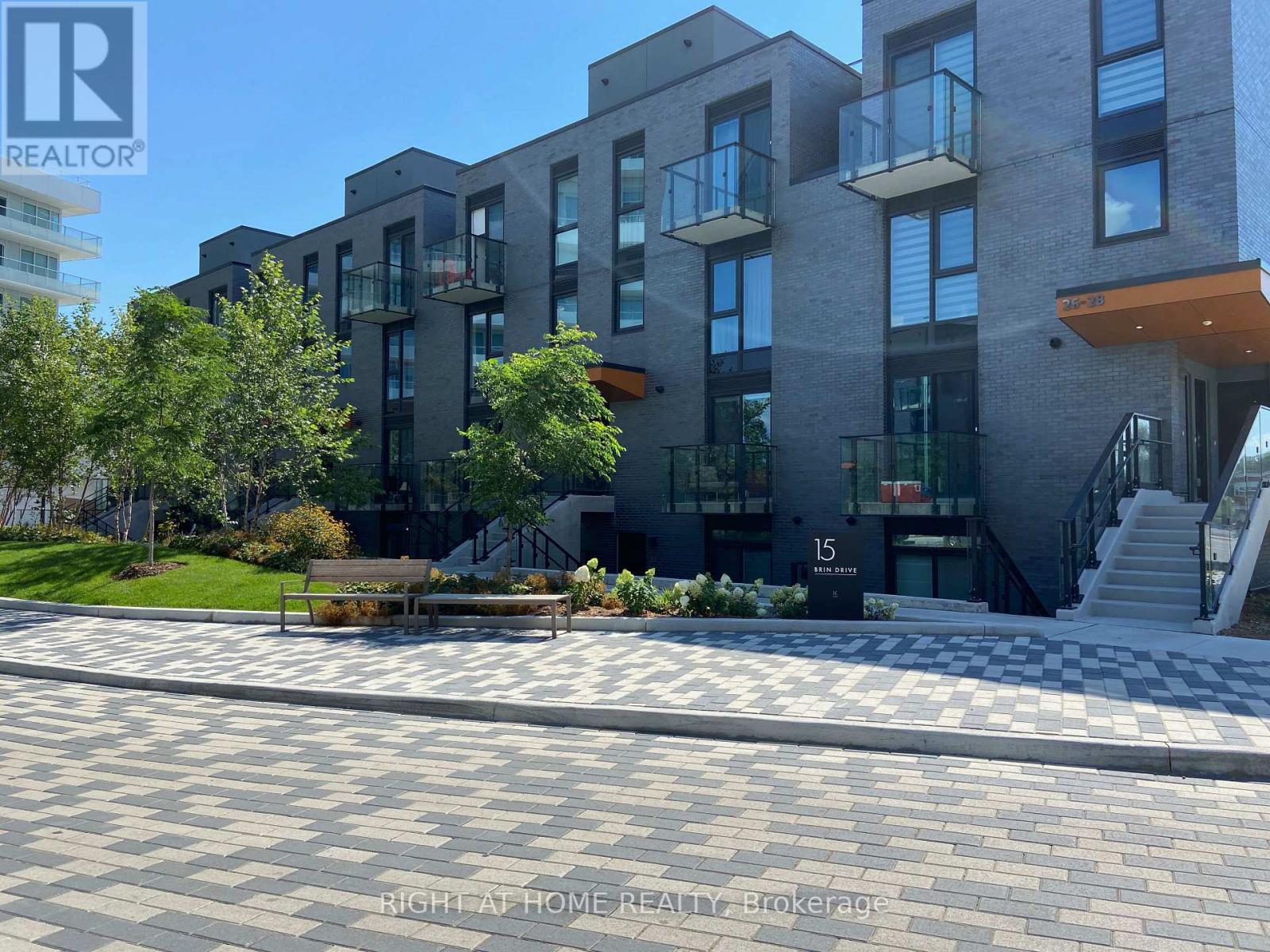 Th 17 - 15 Brin Drive, Toronto, Ontario  M8X 0B4 - Photo 19 - W13225754