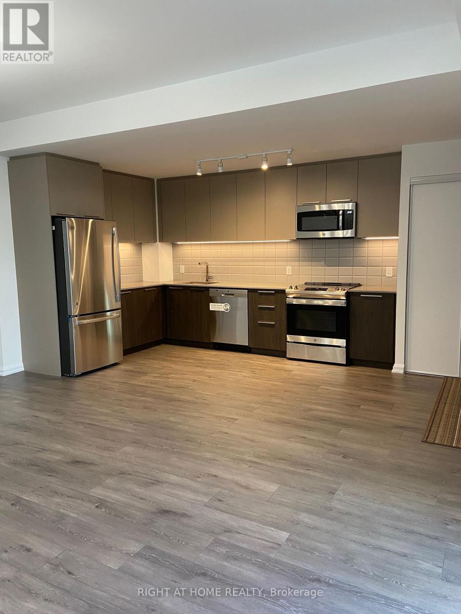 Th 17 - 15 Brin Drive, Toronto, Ontario  M8X 0B4 - Photo 2 - W13225754