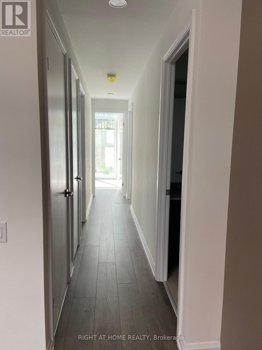 Th 17 - 15 Brin Drive, Toronto, Ontario  M8X 0B4 - Photo 3 - W13225754