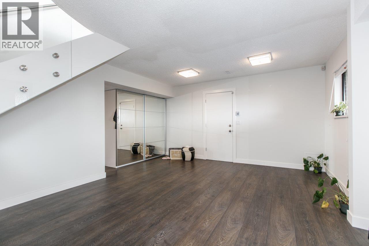 5240 Malaspina Place, North Vancouver, British Columbia  V7R 4M1 - Photo 10 - R3130671