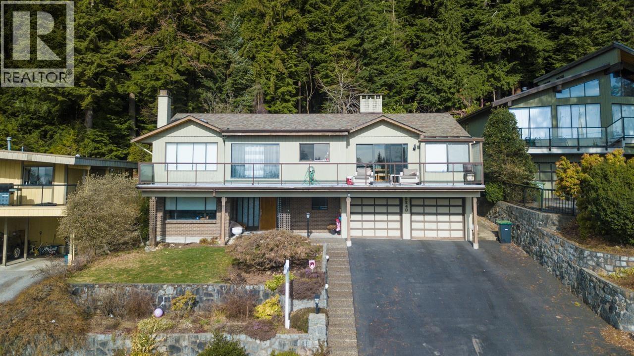5240 Malaspina Place, North Vancouver, British Columbia  V7R 4M1 - Photo 15 - R3130671