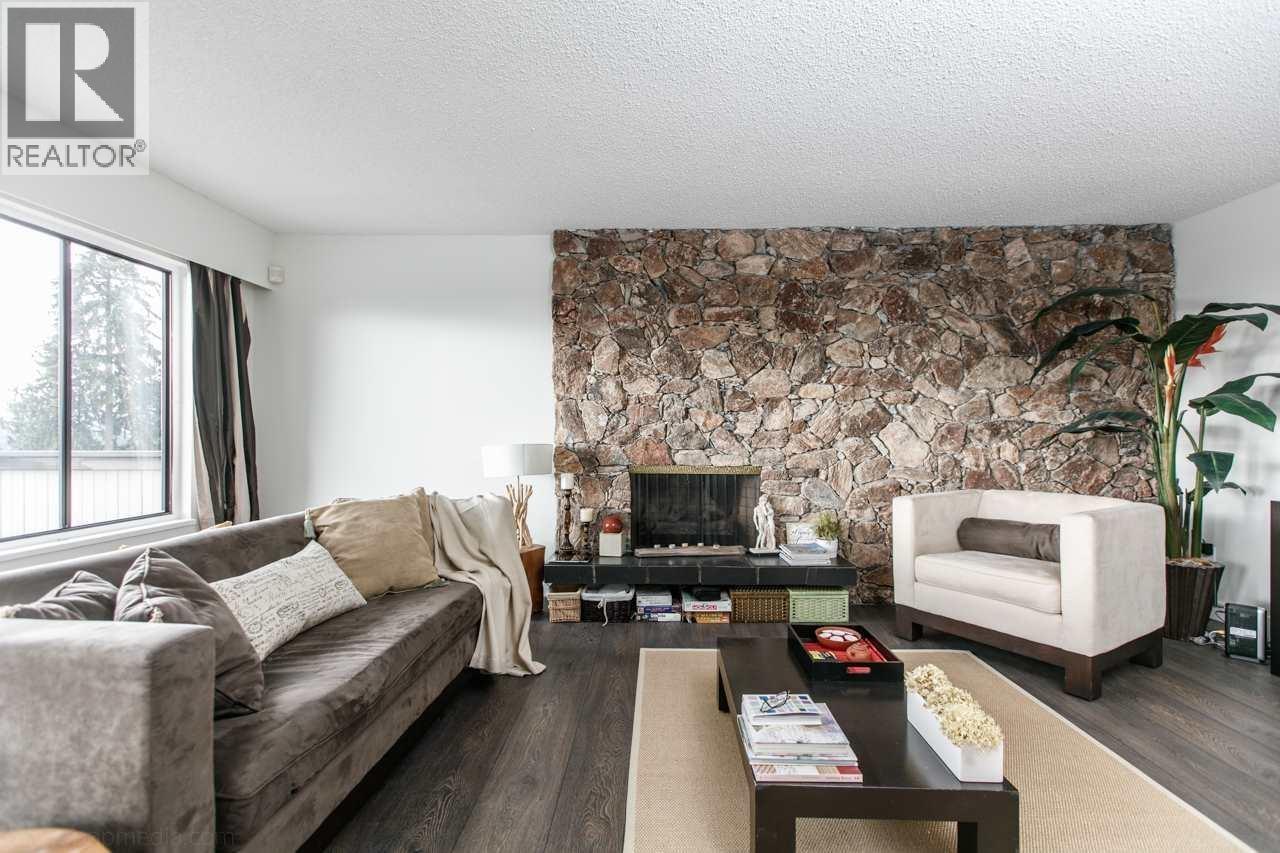5240 Malaspina Place, North Vancouver, British Columbia  V7R 4M1 - Photo 8 - R3130671